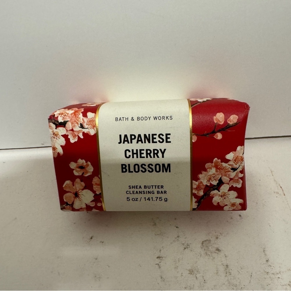 Bath Body Works Japanese Cherry Blossom Shea Butter Cleansing Bar 5 OZ